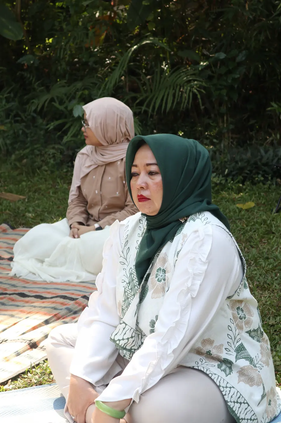 Peserta mendengarkan dengan khidmat