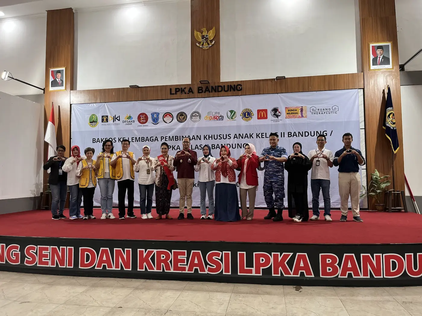 Foto bersama di panggung LPKA