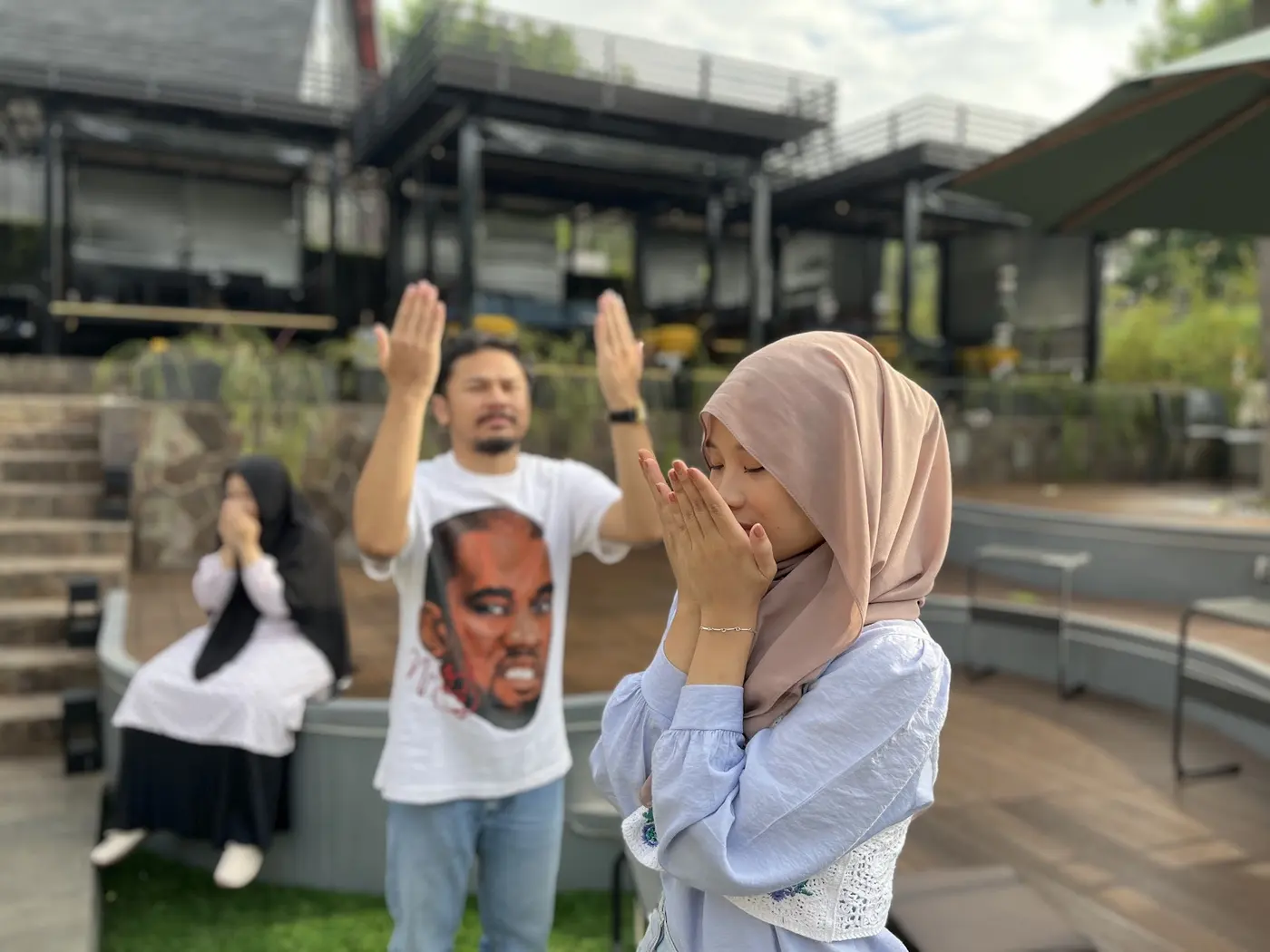 Keceriaan peserta di rooftop